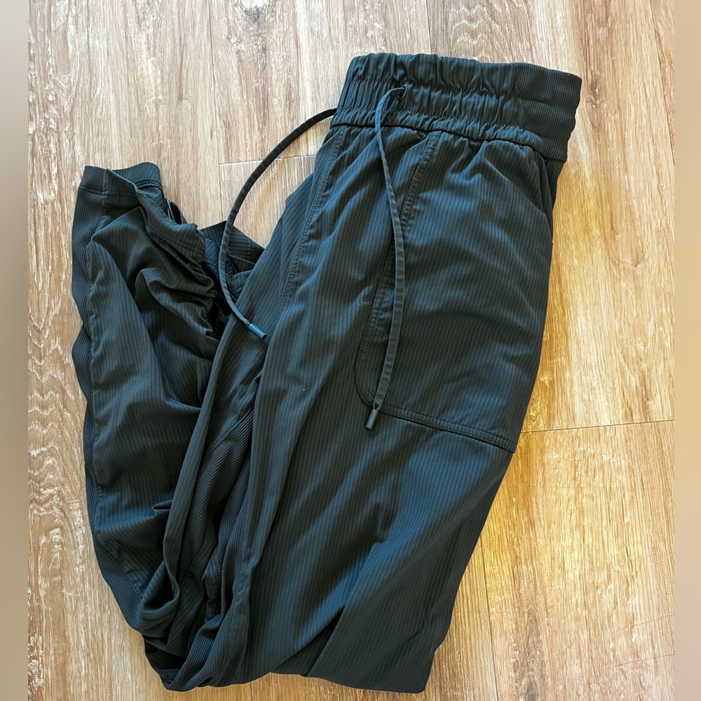 Lululemon Dance Studio CROP pant.